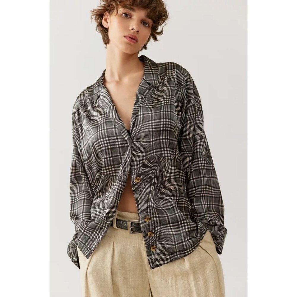 URBAN OUTFITTERS UO Supernova Souvenir Button Down Shirt S Long Sleeve AOP